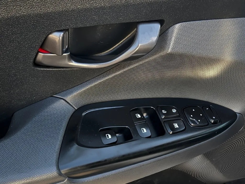 Hyundai Veloster photo 16