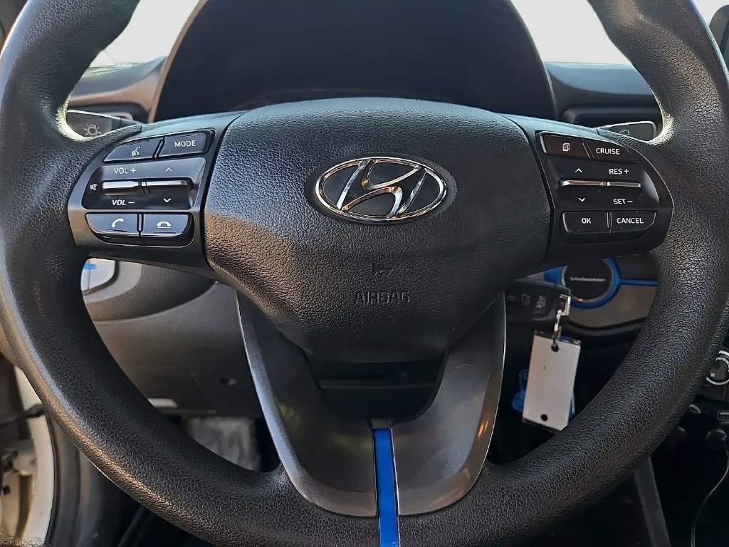 Hyundai Veloster photo 24