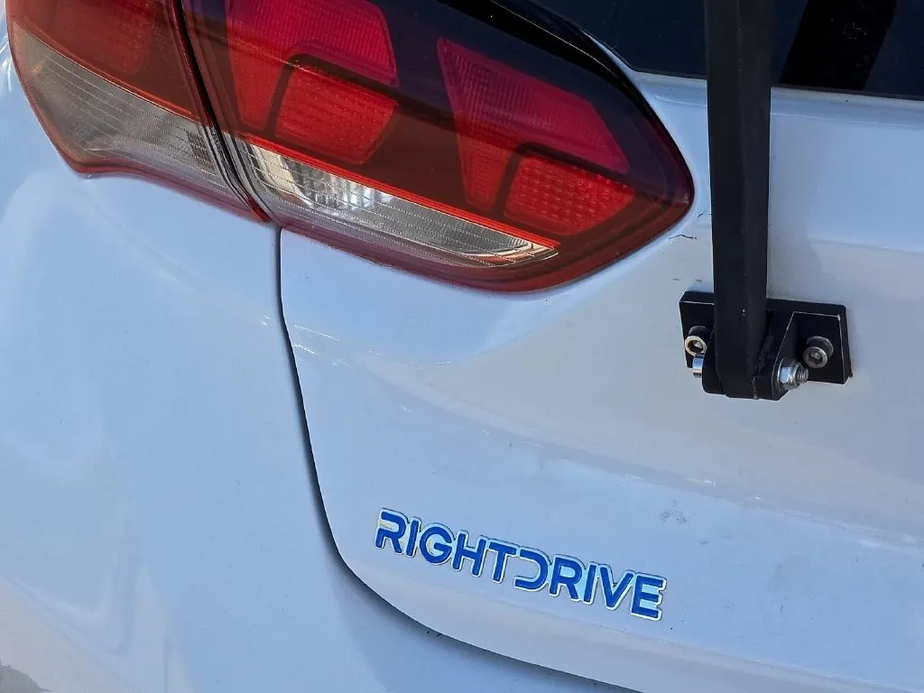 Hyundai Veloster photo 9
