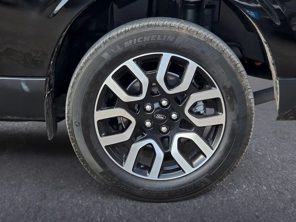 Ford Maverick photo 9