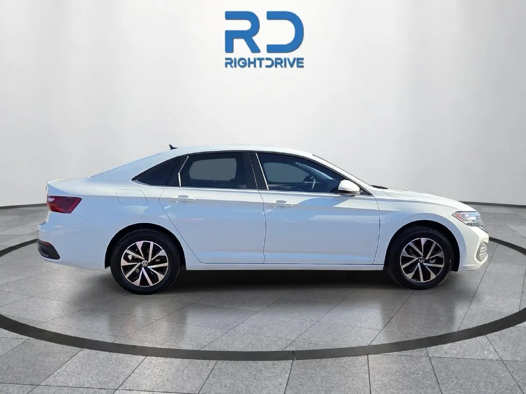 Volkswagen Jetta photo 2