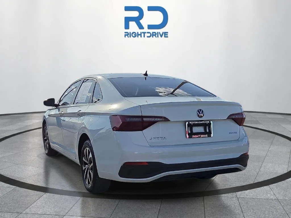 Volkswagen Jetta photo 4