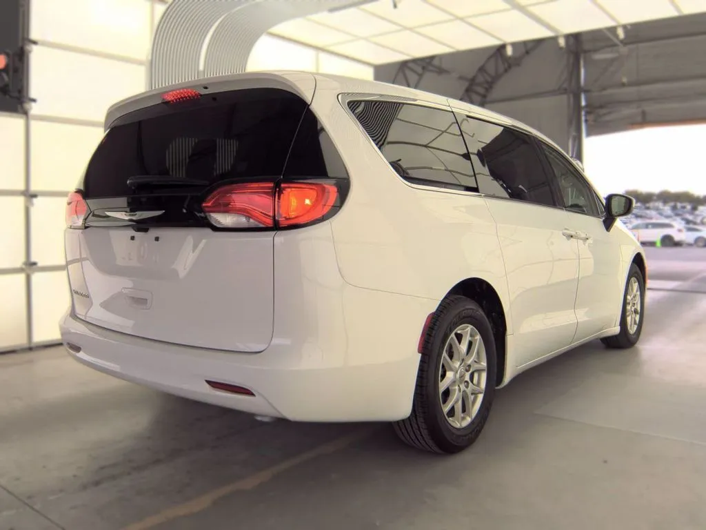 Chrysler Voyager photo 3
