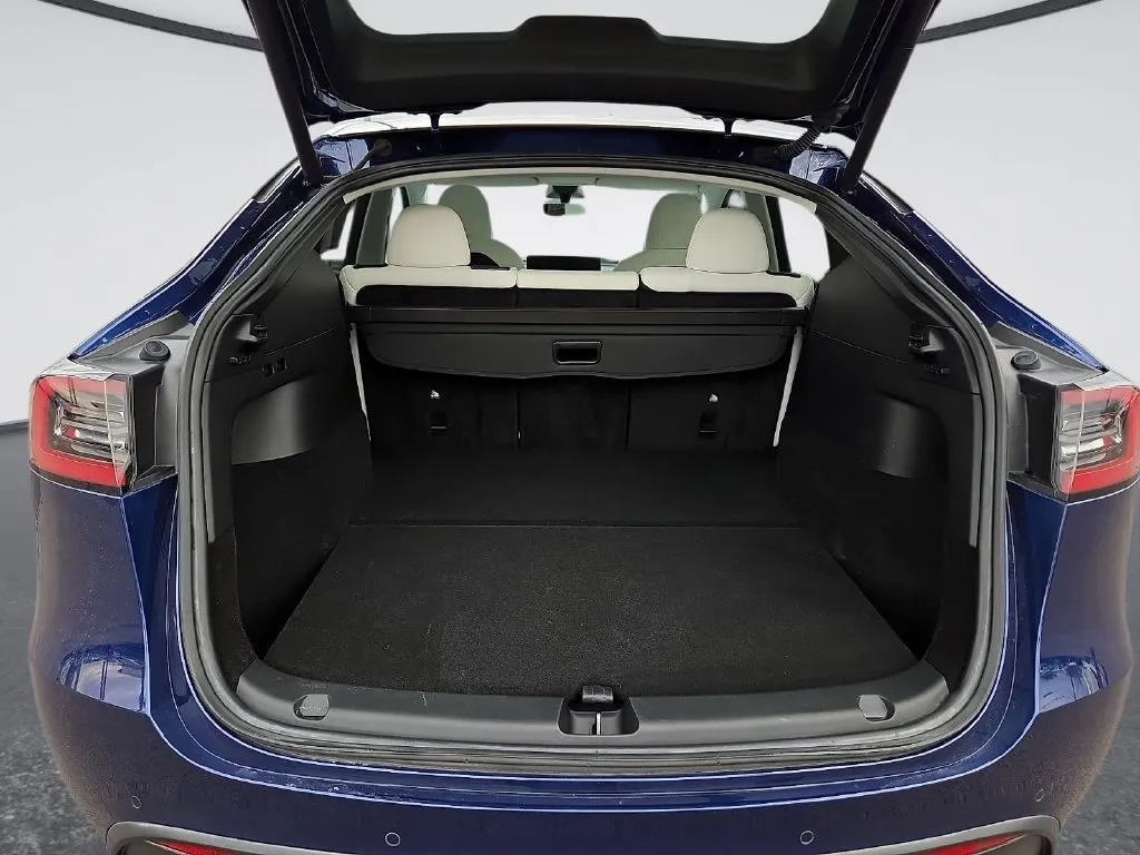 Tesla Model Y photo 13