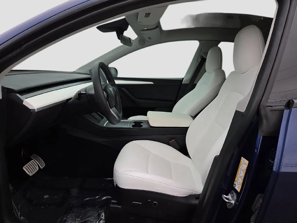 Tesla Model Y photo 19