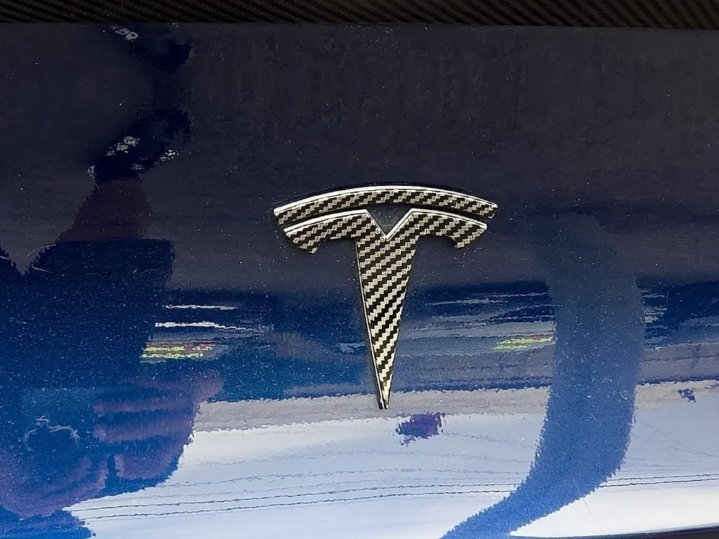 Tesla Model Y photo 12