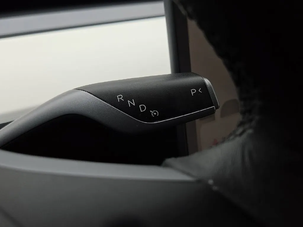 Tesla Model Y photo 25