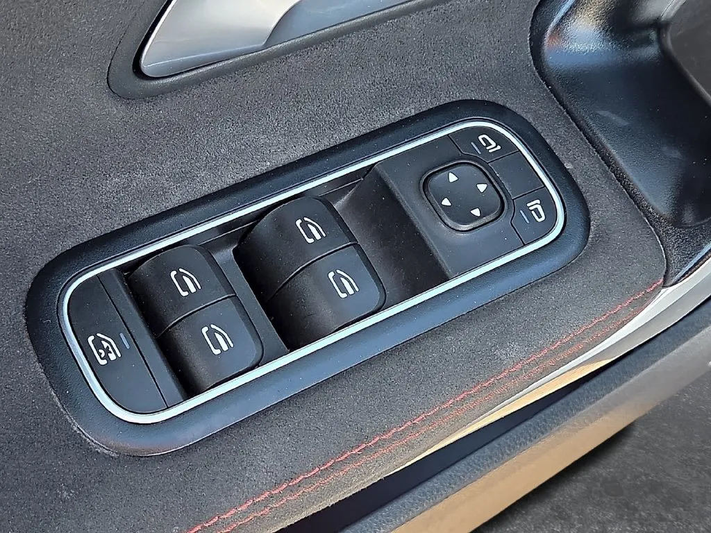 Mercedes-Benz CLA photo 17