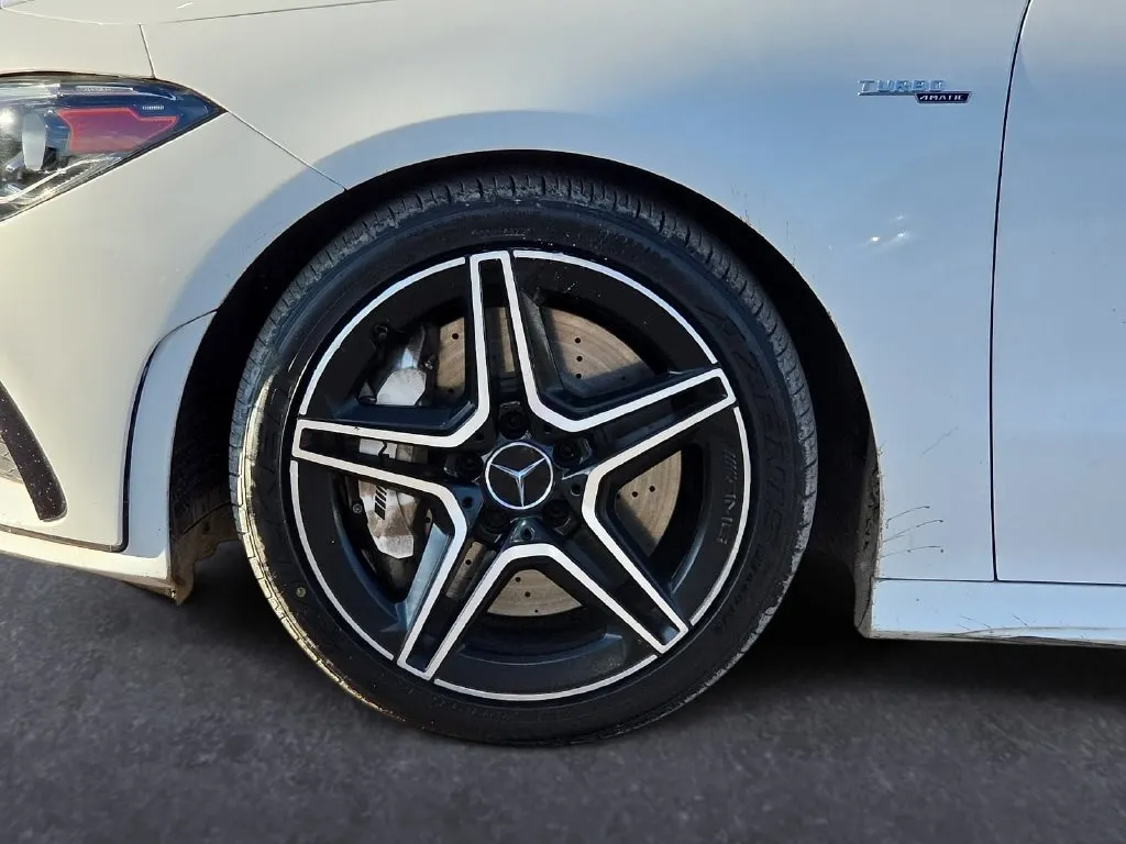 Mercedes-Benz CLA photo 9