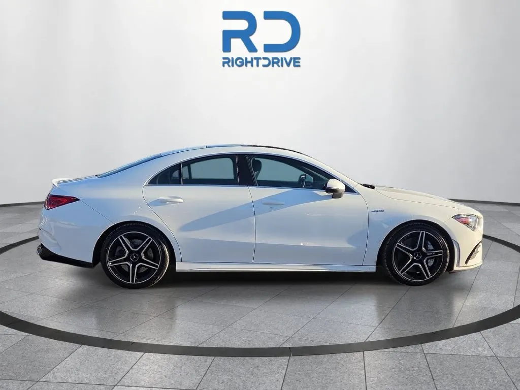 Mercedes-Benz CLA photo 2