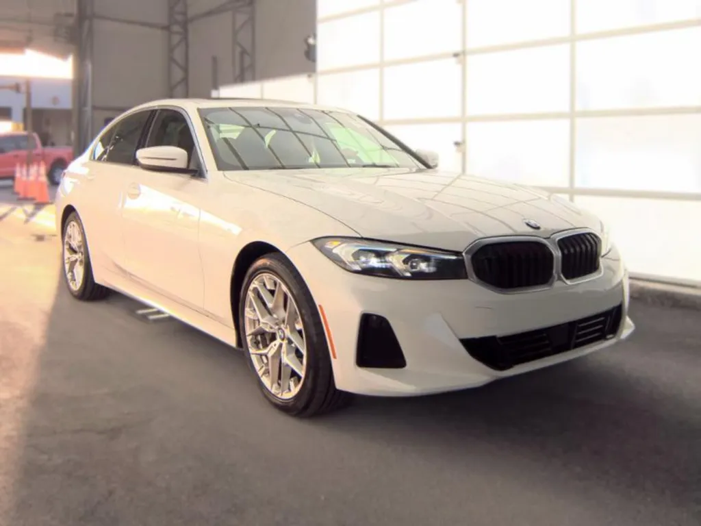 BMW 3 Series photo 3