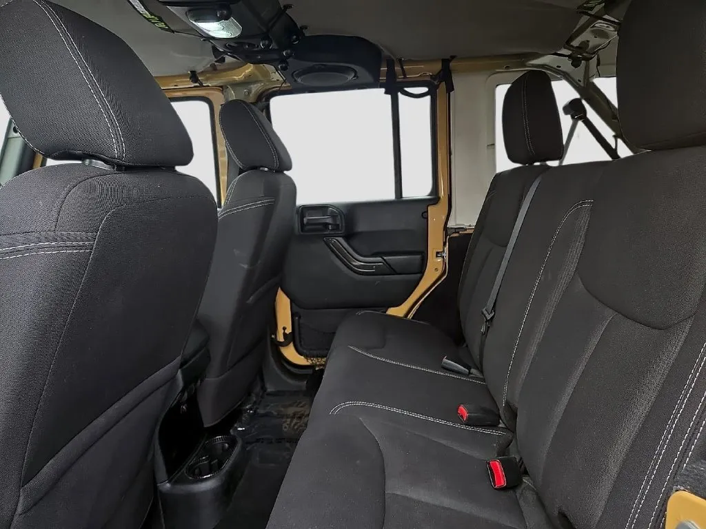 Jeep Wrangler photo 11