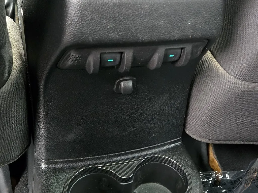 Jeep Wrangler photo 12