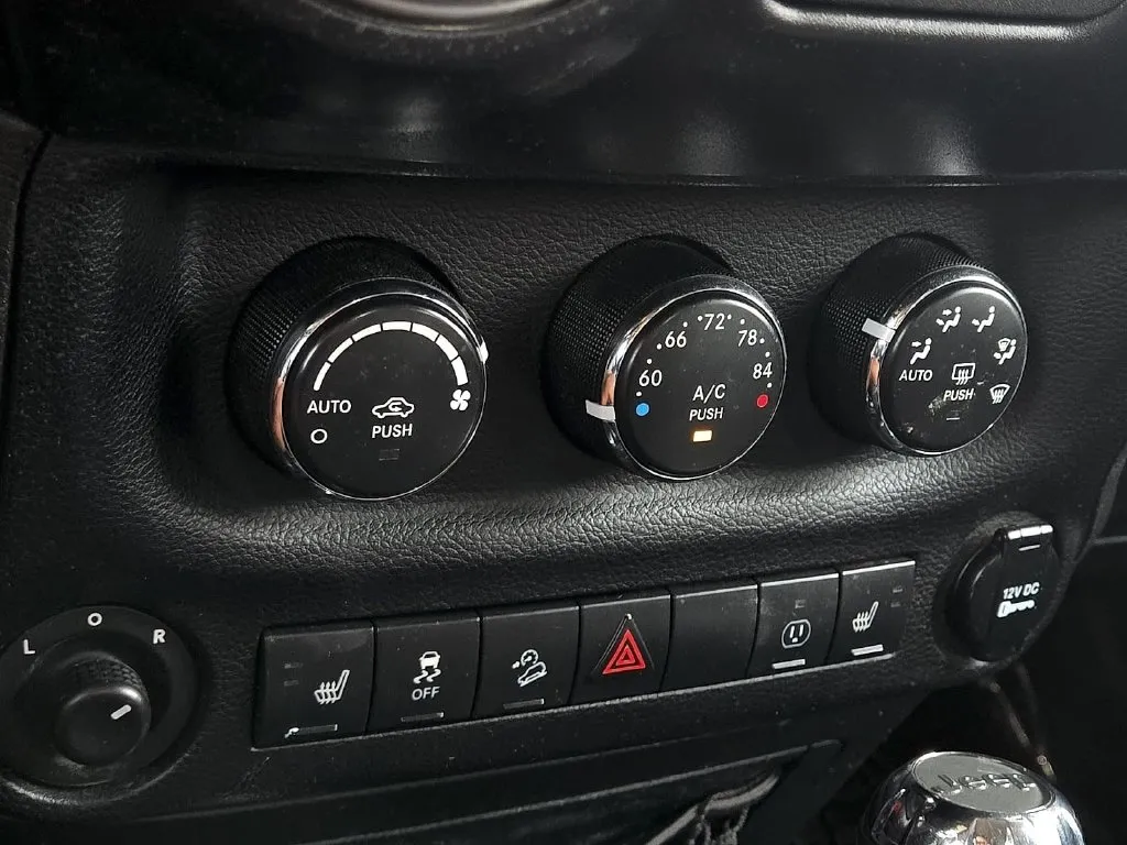 Jeep Wrangler photo 20
