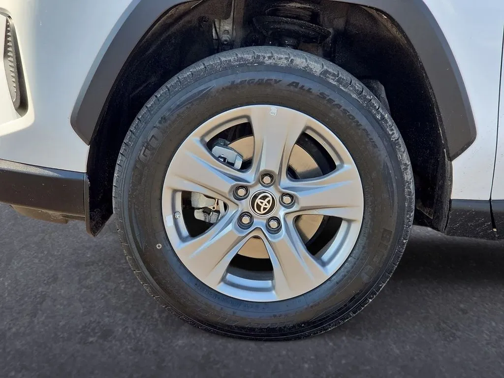 Toyota RAV4 photo 9