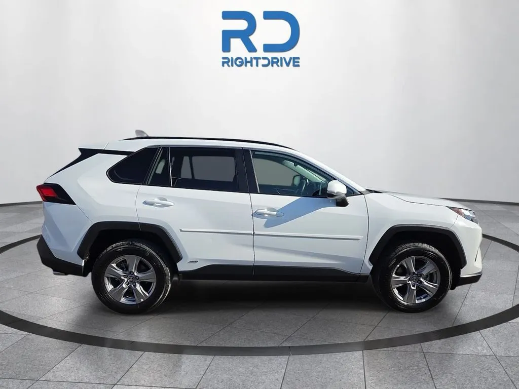 Toyota RAV4 photo 2