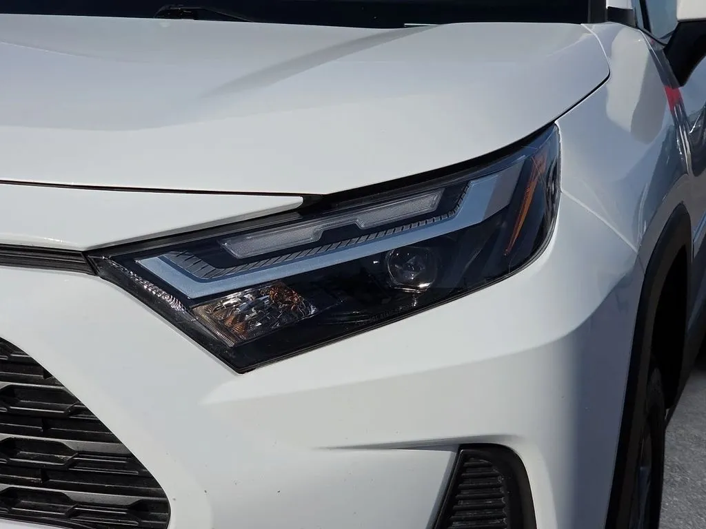 Toyota RAV4 photo 8
