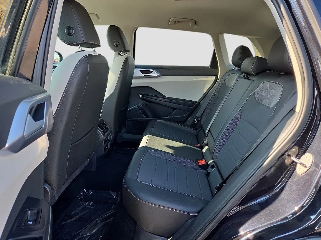 Volkswagen Taos photo 14