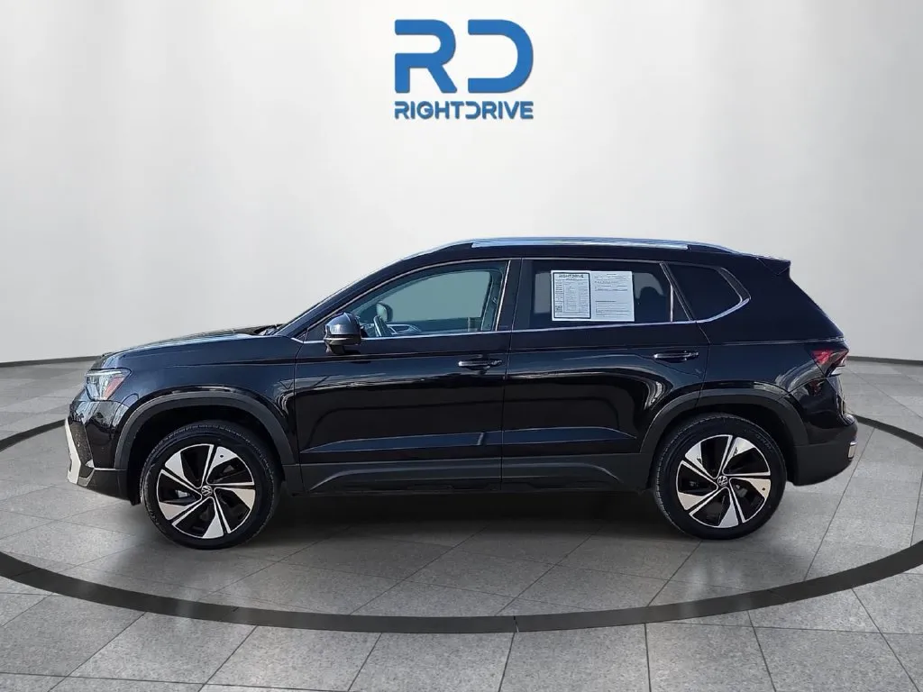 Volkswagen Taos photo 5