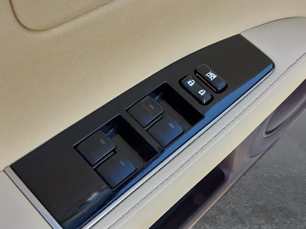 Lexus ES photo 17