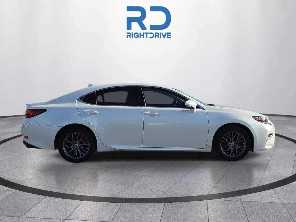 Lexus ES photo 2