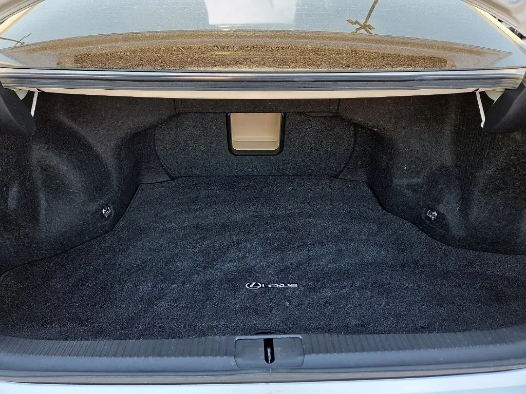 Lexus ES photo 13