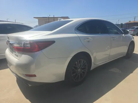 More photos of 2018 Lexus ES 350 at RightDrive - 7320 Alameda, TX
