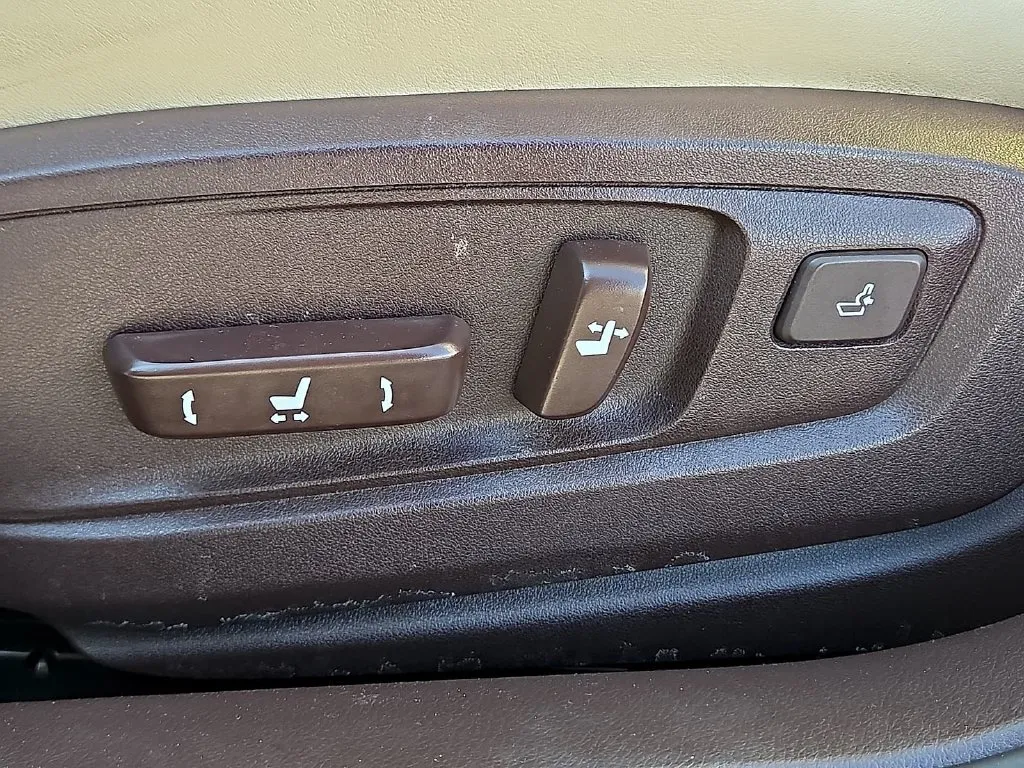Lexus ES photo 18