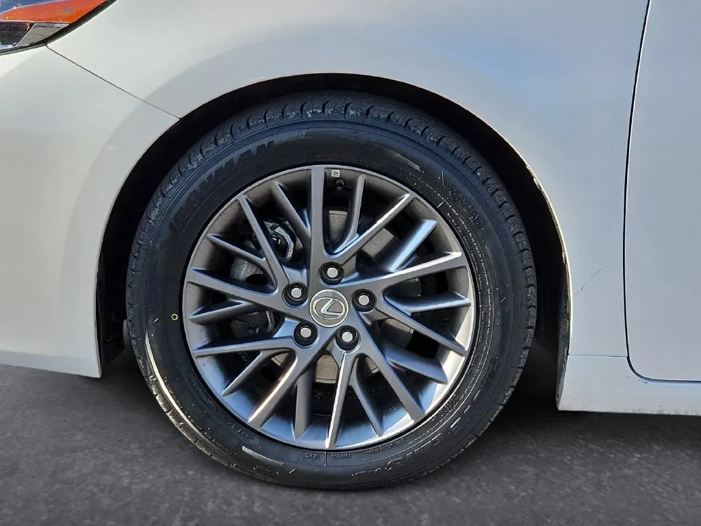 Lexus ES photo 9