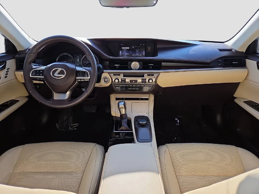 Lexus ES photo 15