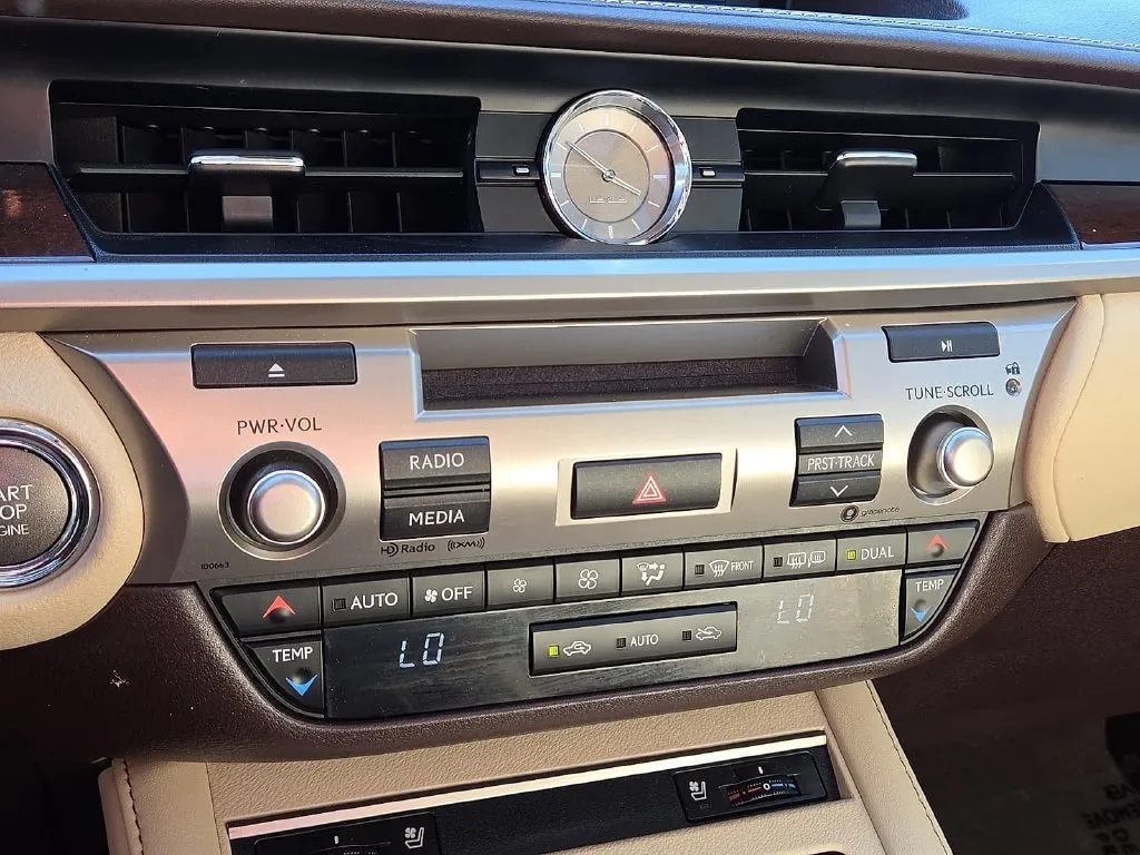 Lexus ES photo 21