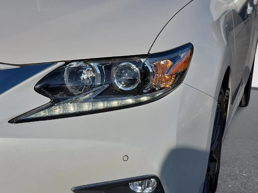 Lexus ES photo 8