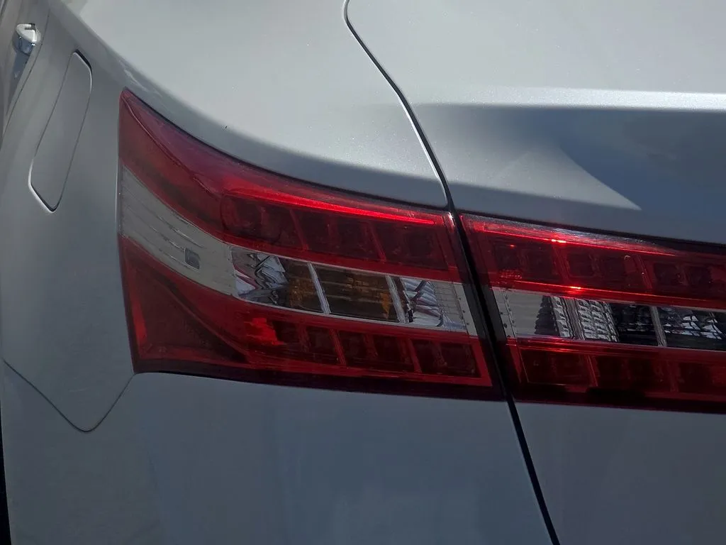 Toyota Avalon photo 11