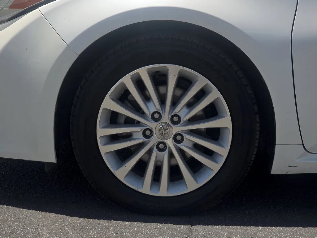 Toyota Avalon photo 9