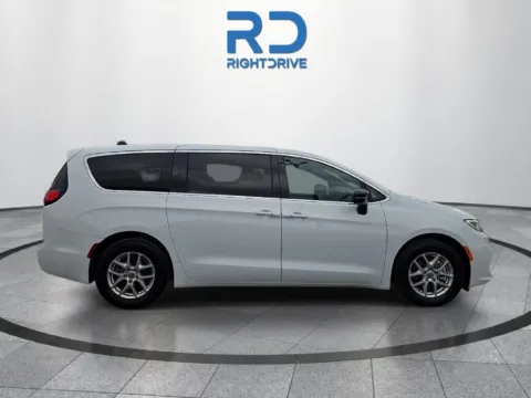 Photos of 2025 Chrysler Pacifica Select for sale in El Paso, TX at RightDrive - 7320 Alameda