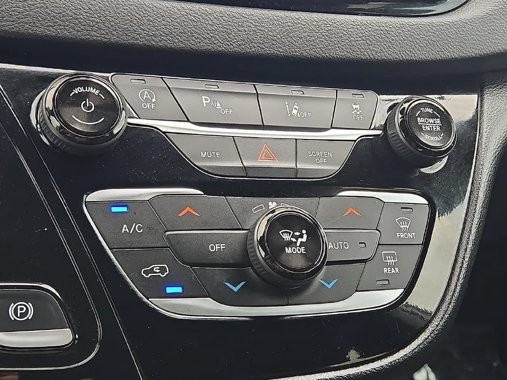 Chrysler Pacifica photo 19