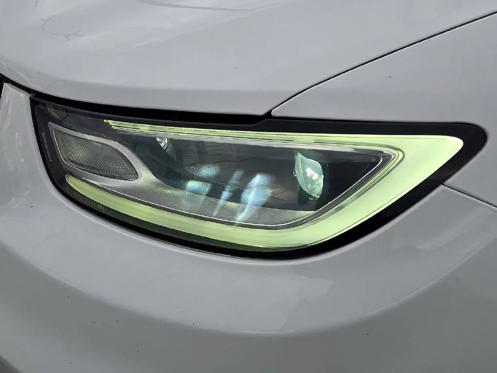 Chrysler Pacifica photo 7