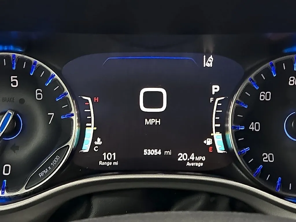 Chrysler Pacifica photo 23