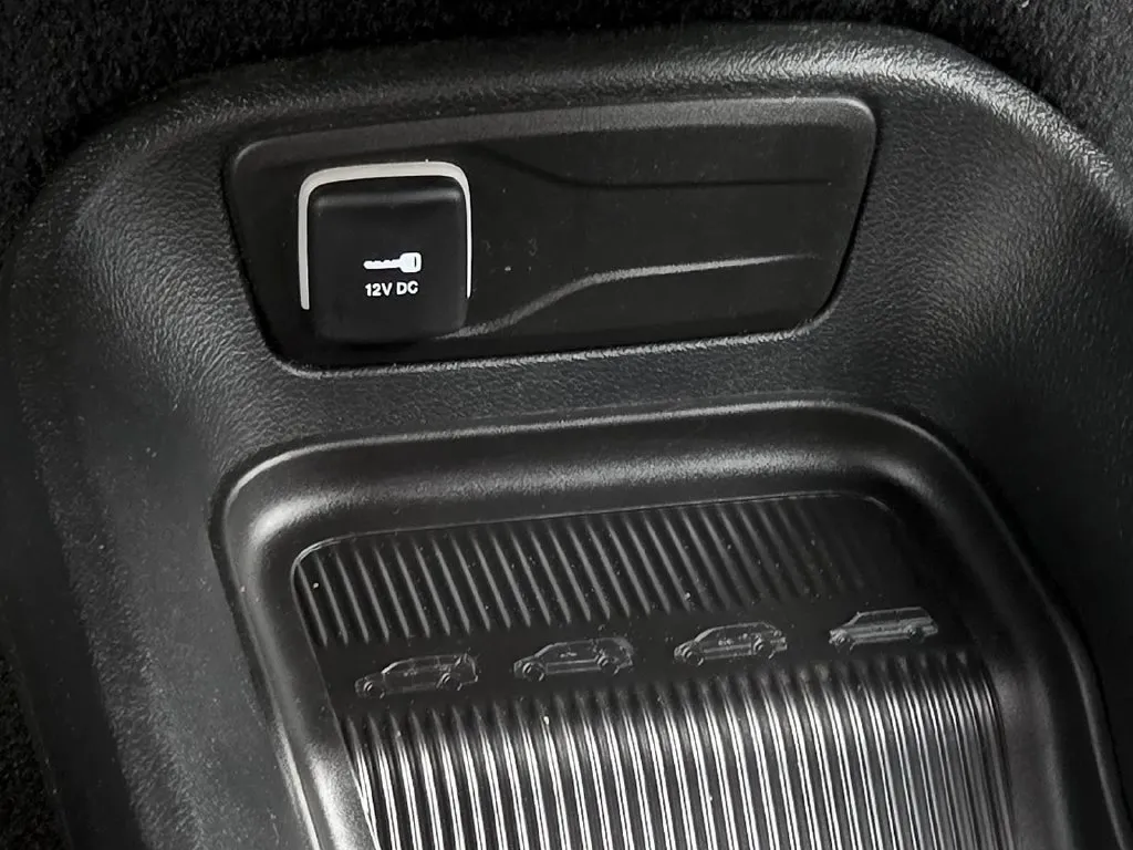 Chrysler Pacifica photo 21
