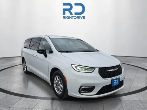 White 2025 Chrysler Pacifica Select for sale in El Paso, TX