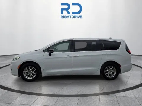 More photos of 2025 Chrysler Pacifica Select at RightDrive - 7320 Alameda, TX