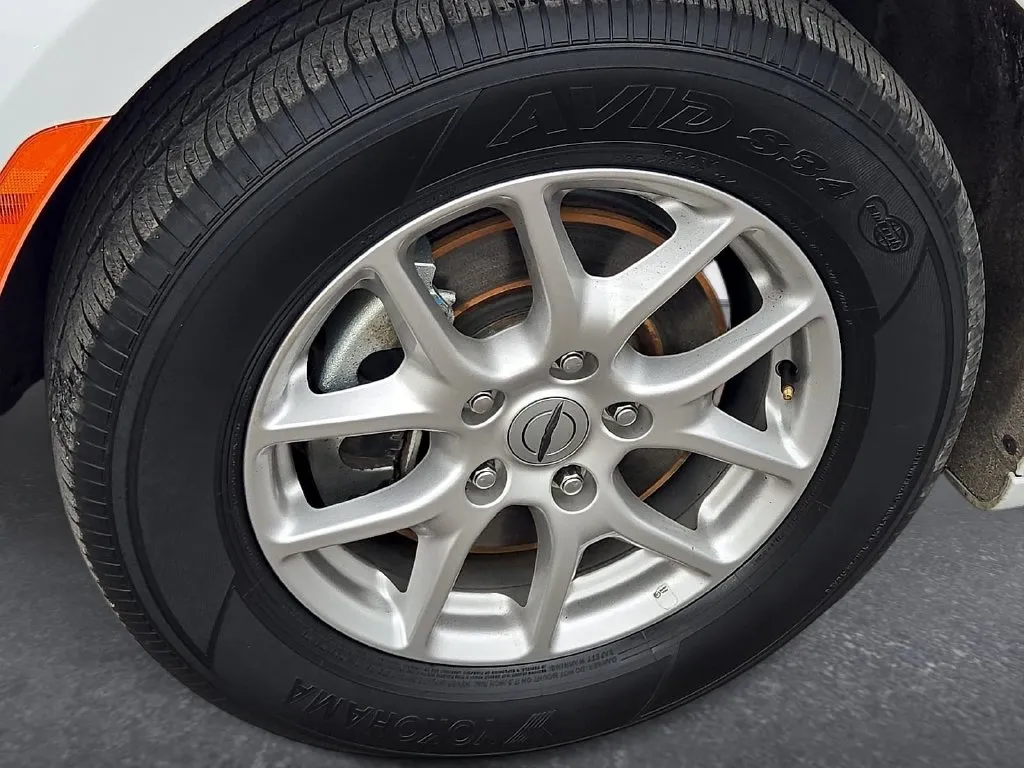 Chrysler Pacifica photo 8