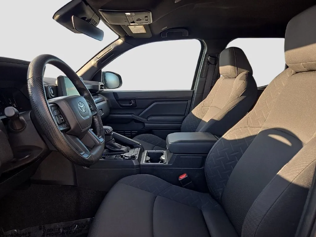 Toyota Tacoma photo 15