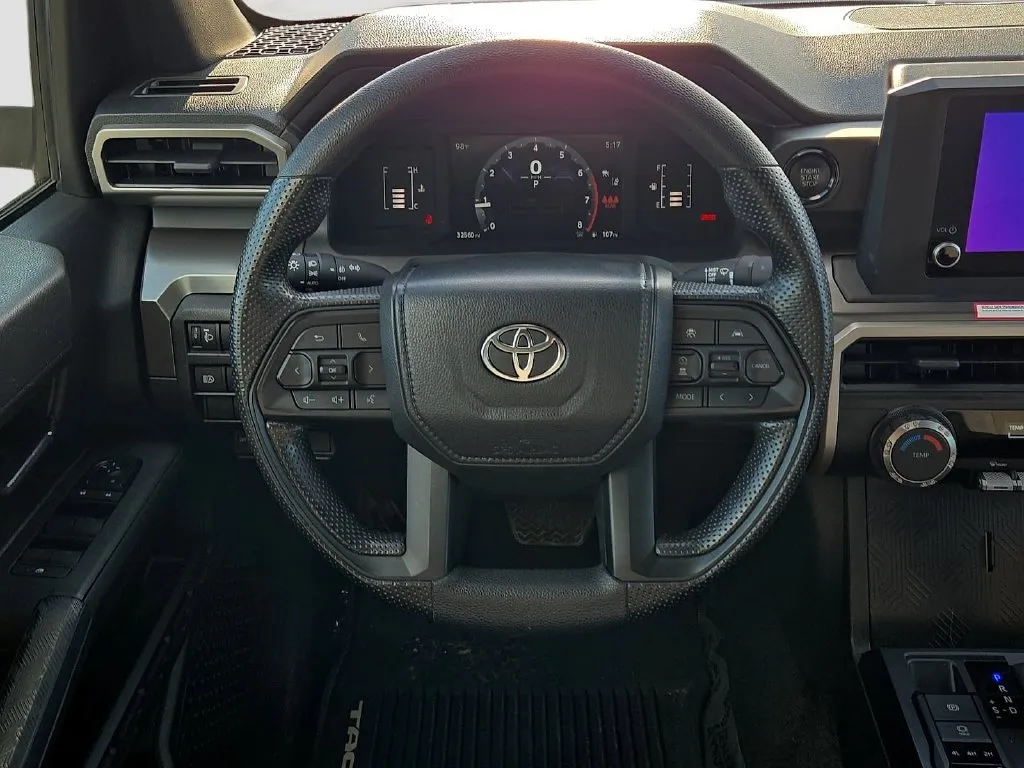 Toyota Tacoma photo 13