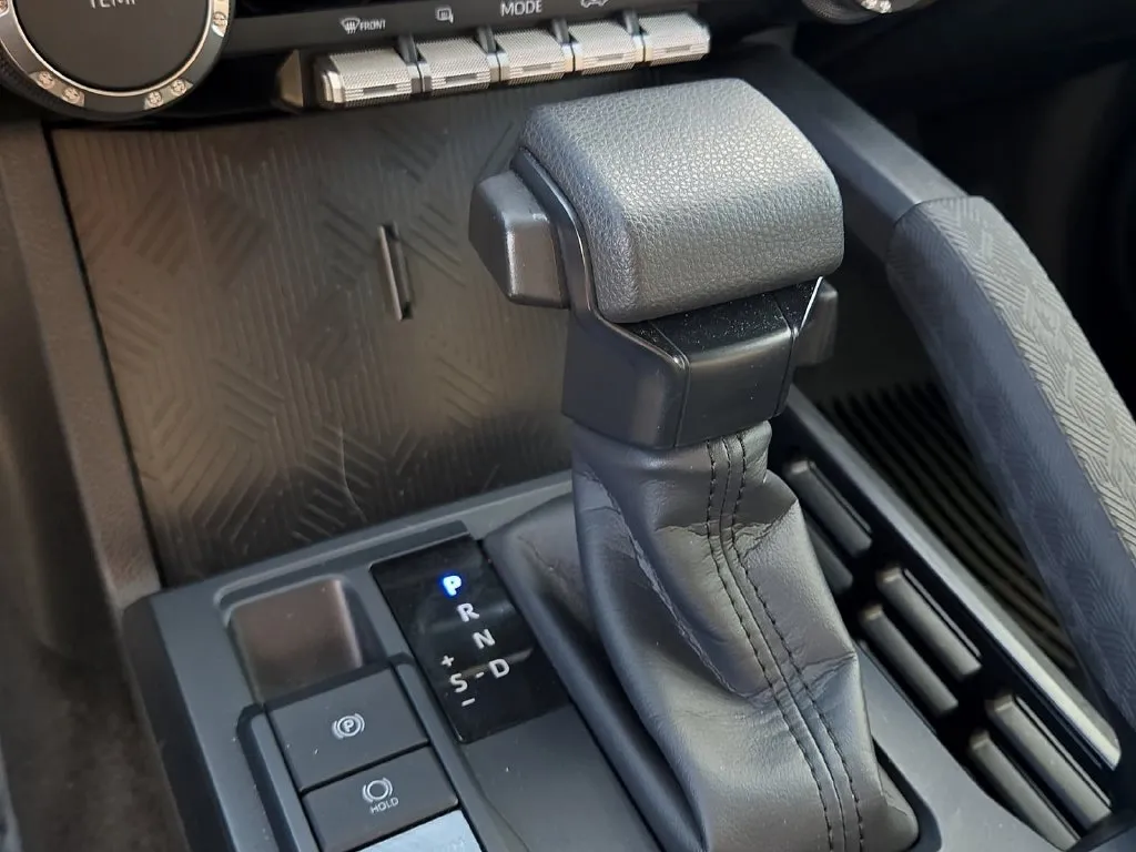 Toyota Tacoma photo 25