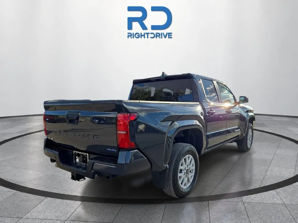 Toyota Tacoma photo 3