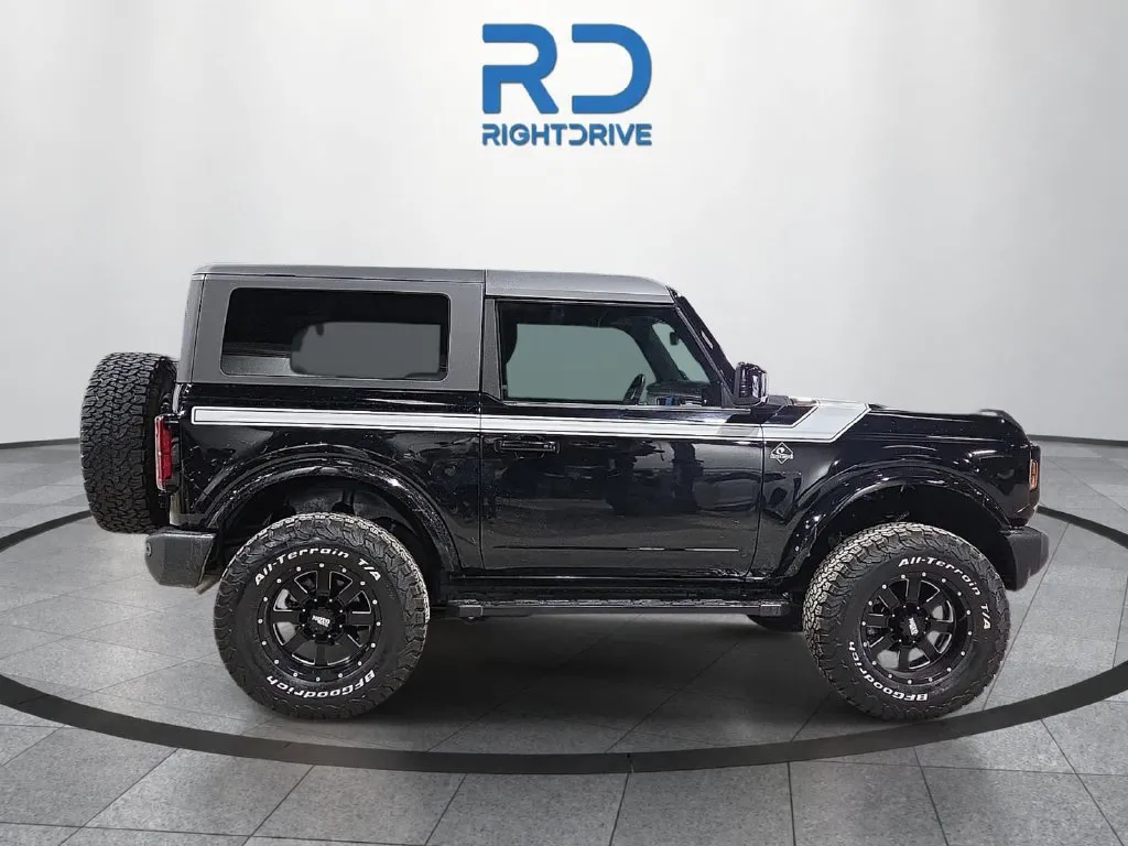 Ford Bronco photo 2
