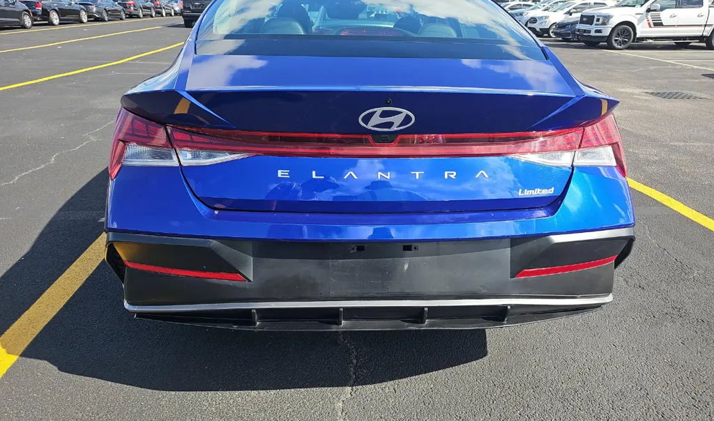 Hyundai Elantra photo 5