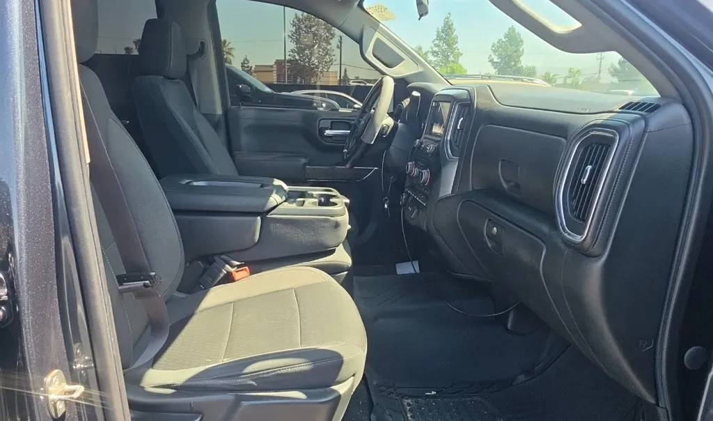 Chevrolet Silverado photo 5