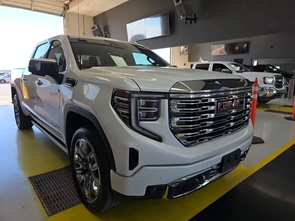 GMC Sierra photo 2